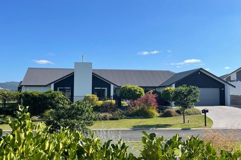 Photo of property in 1 Topping Place, Whitianga, 3510