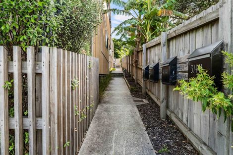 Photo of property in 2/141 Wallace Road, Mangere Bridge, Auckland, 2022
