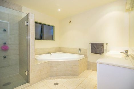 Photo of property in 59 Laingholm Drive, Laingholm, Auckland, 0604