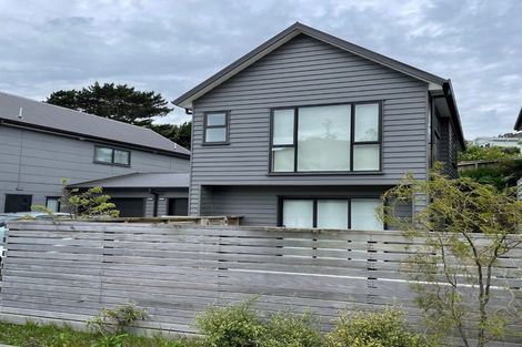 Photo of property in 3 Brindle Way, Newlands, Wellington, 6037