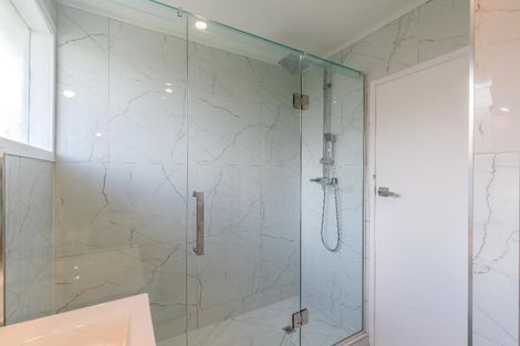 Photo of property in 606 Glenfield Road, Bayview, Auckland, 0629