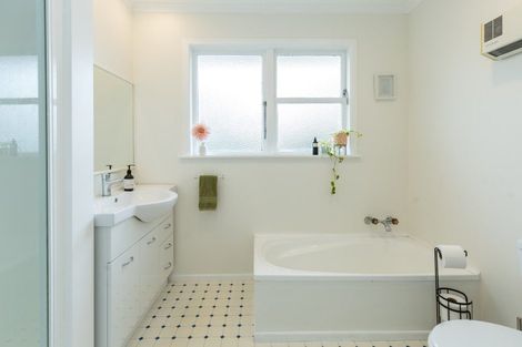 Photo of property in 12 Taverner Street, Carterton, 5713