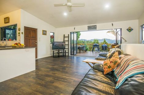 Photo of property in 59 Laingholm Drive, Laingholm, Auckland, 0604