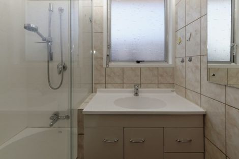 Photo of property in 38 Larissa Avenue, Henderson, Auckland, 0610