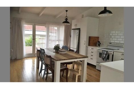 Photo of property in 2/199 Titirangi Road, Titirangi, Auckland, 0604