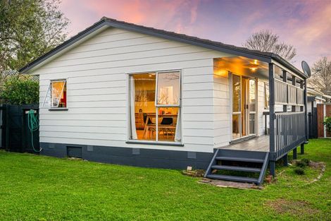 Photo of property in 92b Beach Road, Te Atatu Peninsula, Auckland, 0610