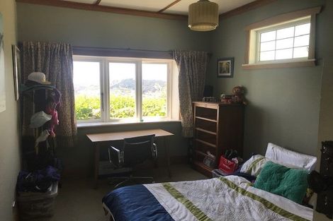 Photo of property in 102 Kelburn Parade, Kelburn, Wellington, 6012