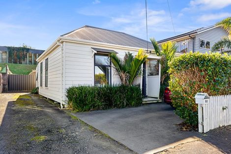 Photo of property in 92 Young Street, New Plymouth, 4310