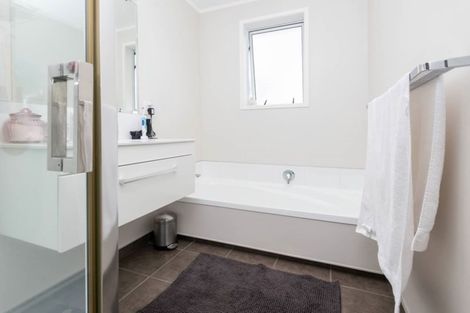 Photo of property in 47 Paparoa Road, Cockle Bay, Auckland, 2014