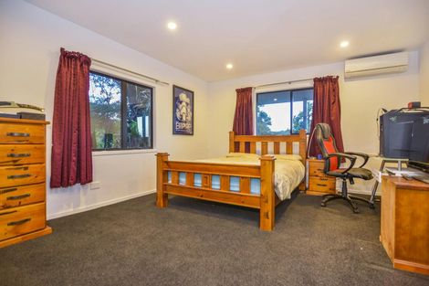 Photo of property in 59 Laingholm Drive, Laingholm, Auckland, 0604