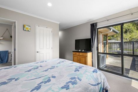 Photo of property in 15 Aragon Grove, Kingsley Heights, Upper Hutt, 5018