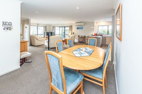 Photo of property in Caversham Park, 2/7 Caversham Road, Westmere, Whanganui, 4501
