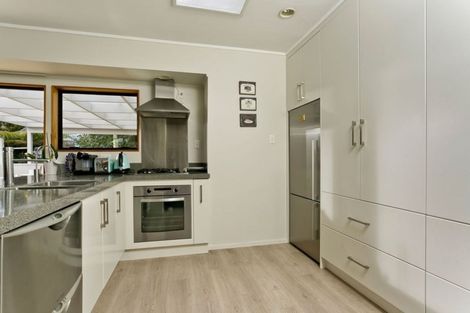 Photo of property in 2/33 Korotaha Terrace, Rothesay Bay, Auckland, 0630