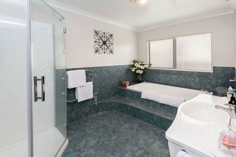 Photo of property in 21 Byblos Place, The Gardens, Auckland, 2105