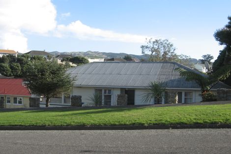 Photo of property in 9 Hereford Street, Cannons Creek, Porirua, 5024