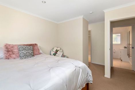 Photo of property in 29a Turville Crescent, Newlands, Wellington, 6037