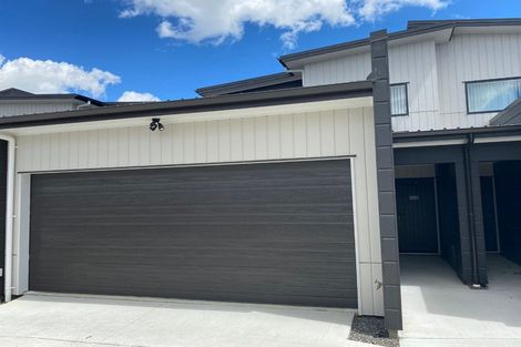 Photo of property in 4/60 Hayfield Way, Karaka, Papakura, 2580