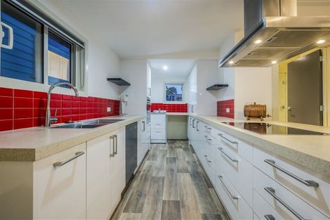 Photo of property in 3 Karaka Road, Kawakawa Bay, Papakura, 2585