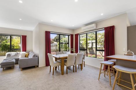 Photo of property in 5 Ranui Terrace, Tawa, Wellington, 5028