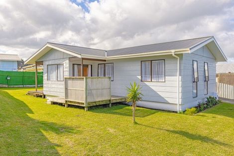 Photo of property in 8 Karyn Street, Castlecliff, Whanganui, 4501