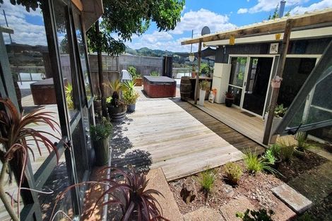 Photo of property in 10 Falls View Road, Haruru, 0204