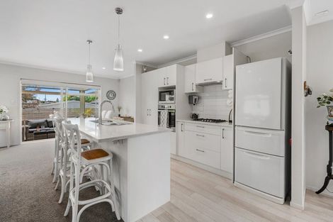 Photo of property in 8 Waitaha Close, Orewa, 0931