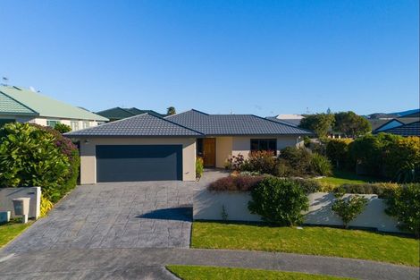 Photo of property in 18 Barrett Drive, Waikanae Beach, Waikanae, 5036