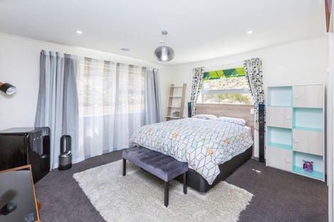 Photo of property in 25b Mount Marua Way, Timberlea, Upper Hutt, 5018