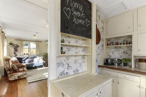 Photo of property in 743 Swanson Road, Swanson, Auckland, 0612