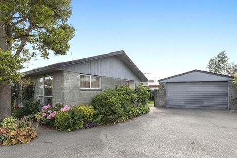 Photo of property in 6 Te One Place, Redwood, Christchurch, 8051