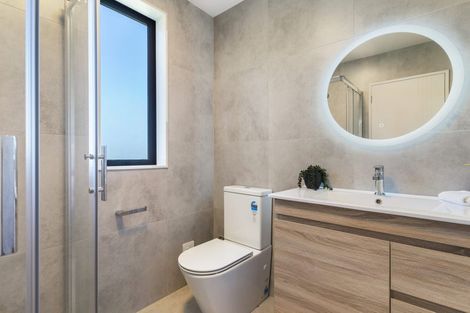 Photo of property in 24a Tamaki Bay Drive, Pakuranga, Auckland, 2010