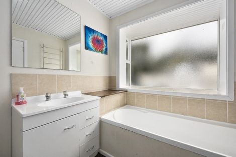 Photo of property in 25a Deller Grove, Silverstream, Upper Hutt, 5019