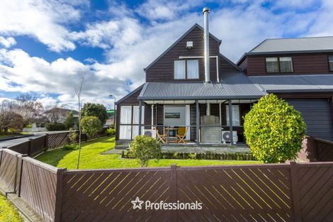 Photo of property in 69 Sunbrae Drive, Silverstream, Upper Hutt, 5019