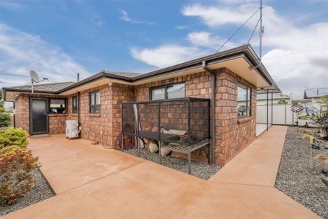 Photo of property in 19 Kent Street, Levin, 5510