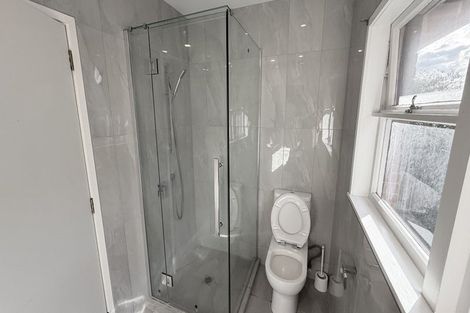 Photo of property in 1/166 East Coast Road, Forrest Hill, Auckland, 0620