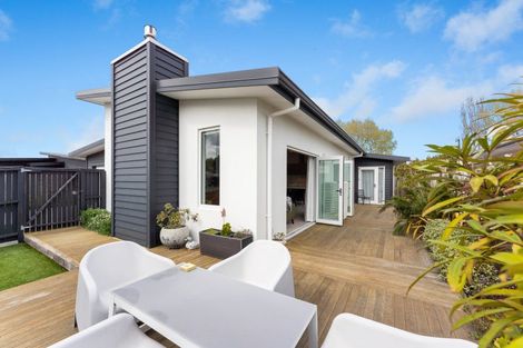 Photo of property in 22 Serenity Crescent, Kelvin Grove, Palmerston North, 4414