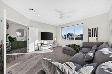 Photo of property in 7 Walter Ruddock Avenue, Kumeu, 0810