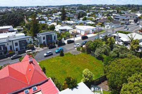 Photo of property in 10 Hobson Street, New Plymouth, 4312