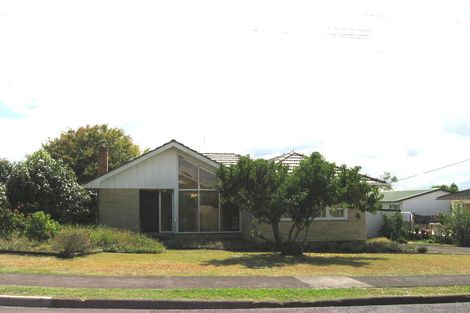 Photo of property in 5 Boler Place, New Lynn, Auckland, 0600