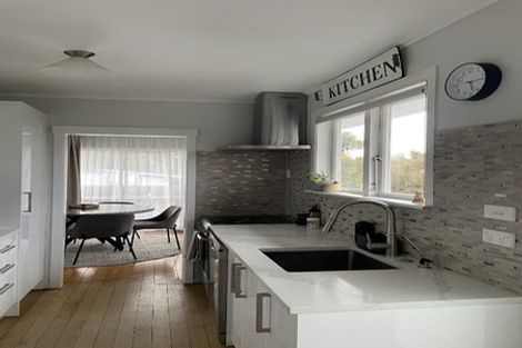 Photo of property in 47 Farquhar Road, Glendene, Auckland, 0602