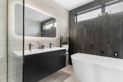 Photo of property in 2 Blue Moon Rise, Langs Beach, 0582