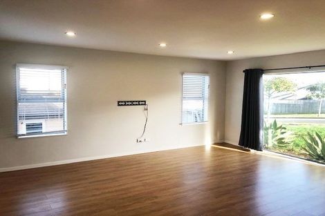 Photo of property in 65 Kirikiri Drive, Papakura, 2110