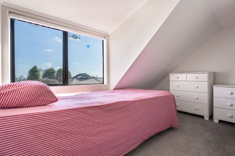 Photo of property in 121 Astley Avenue, New Lynn, Auckland, 0600