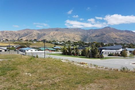 Photo of property in 16 Tuke Lane, Wanaka, 9305