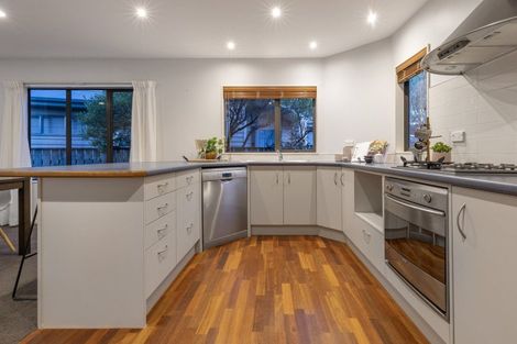 Photo of property in 2b Observatory Close, Whitby, Porirua, 5024