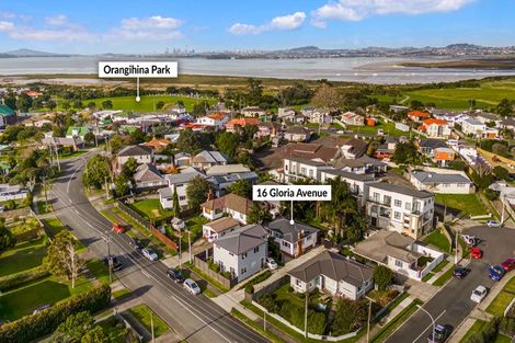 Photo of property in 16 Gloria Avenue, Te Atatu Peninsula, Auckland, 0610