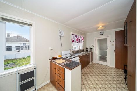 Photo of property in 1 Endeavour Street, Marfell, New Plymouth, 4310