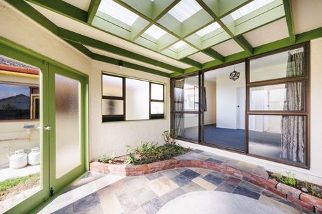 Photo of property in 9 Shamrock Street, Takaro, Palmerston North, 4412