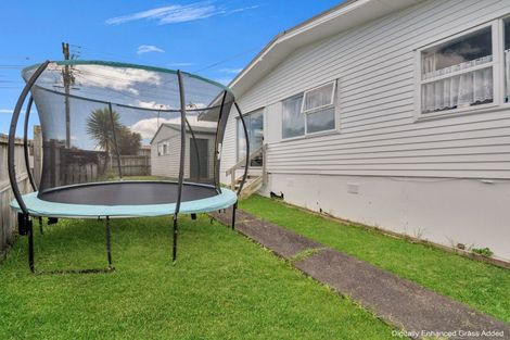 Photo of property in 18a Sylvan Crescent, Te Atatu South, Auckland, 0610