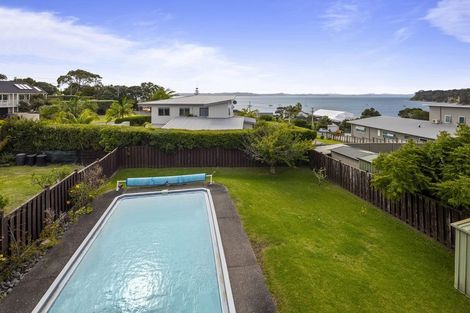 Photo of property in 4 De Luen Avenue, Tindalls Beach, Whangaparaoa, 0930